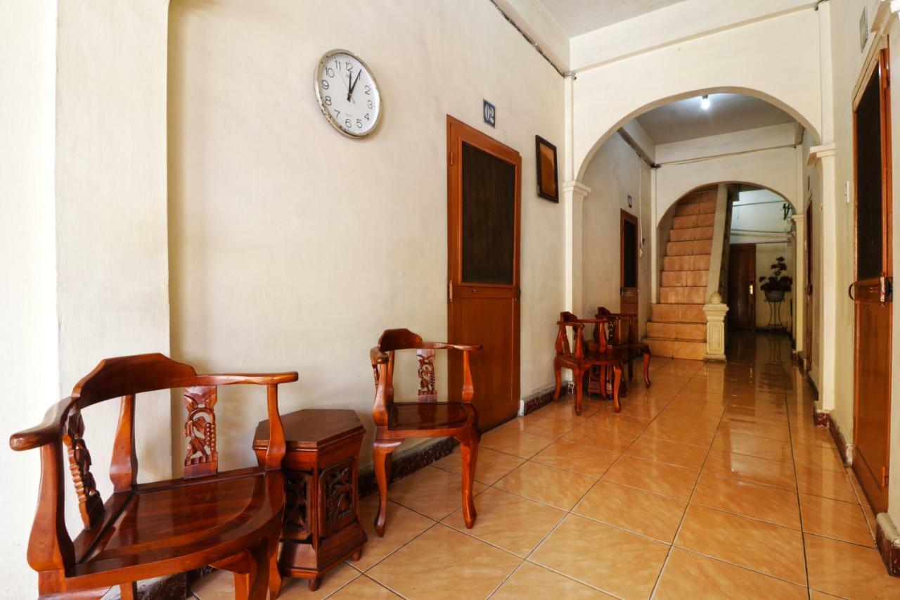 Wisma Yuli Syariah Hotel Medan Exterior foto